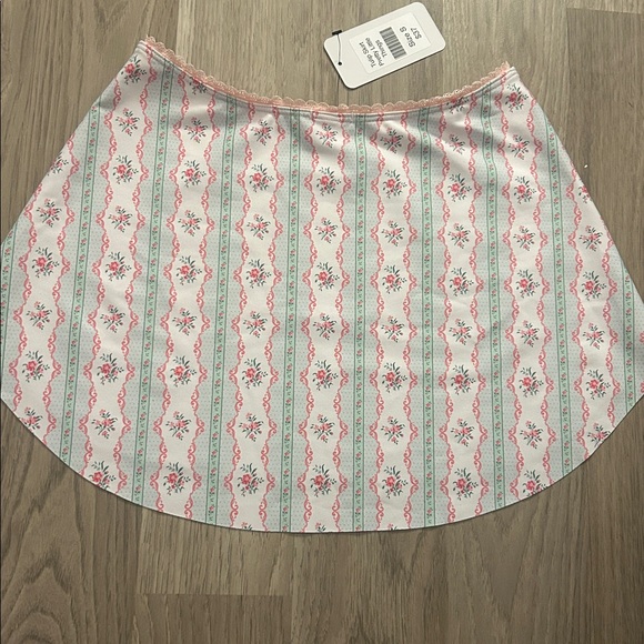 Brand New Eleve Skirt
Tulip Skirt Pretty Little Things size S - Picture 3 of 4